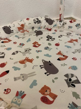Gimnasio para bebés con peluches