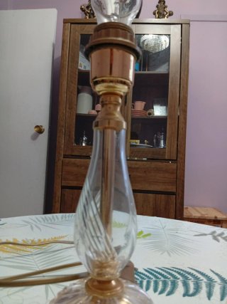 Lámpara de mesa cristal y dorado