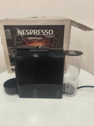Nespresso Essenza Mini Negra  Compacta  19 bares