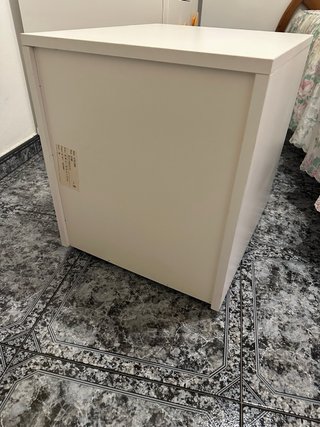 Mesita auxiliar blanca