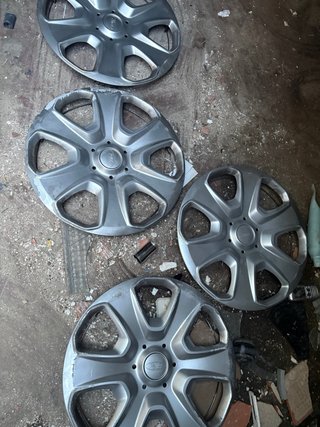 Tapacubos Ford 15 pulgadas en perfecto estado