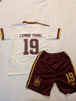 Conjunto España Lamine Yamal talla 24 (7-10 años)