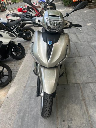Piaggio Beverly 300 HPE 2023 Beige/Negro