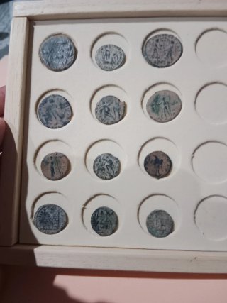Lotto di 12 antiche monete romane