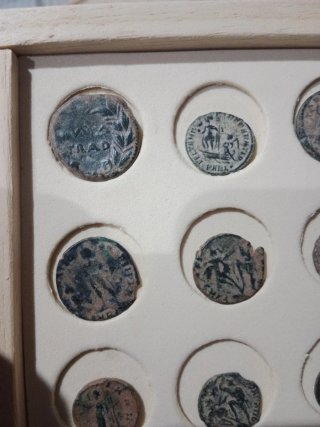Lotto di 12 antiche monete romane