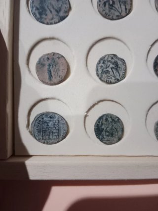 Lotto di 12 antiche monete romane