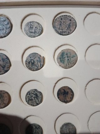 Lotto di 12 antiche monete romane