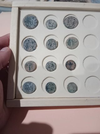 Lotto di 12 antiche monete romane