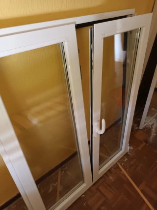 Ventanas de aluminio blancas. Ancho 96 cm Alto 120