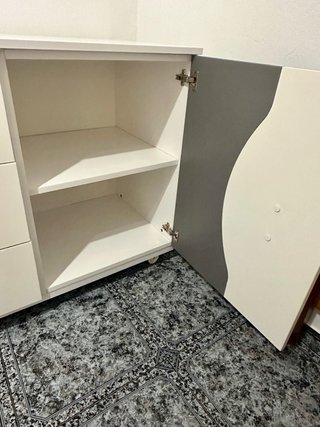 Cómoda infantil con ruedas