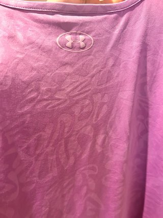 Camiseta Under Armour Morada Estampada