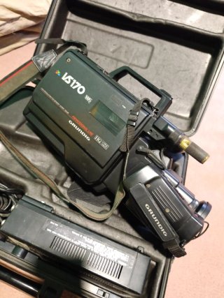 Videocámara Grundig VS170 con estuche
