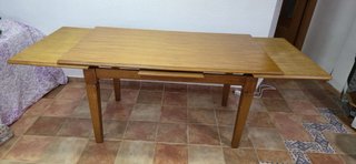 Mesa de comedor de madera