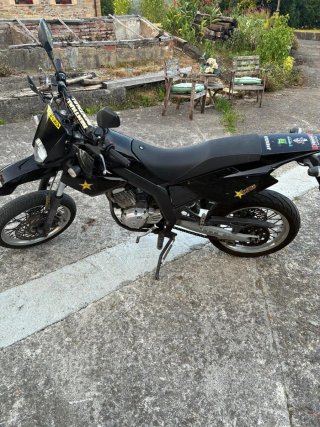 Derbi Senda 125SM Supermotard Negra,