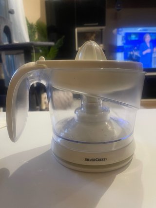 Exprimidor eléctrico blanco