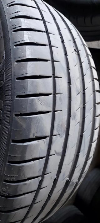 225/45 R19 96W