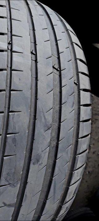 225/45 R19 96W