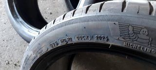 225/45 R19 96W