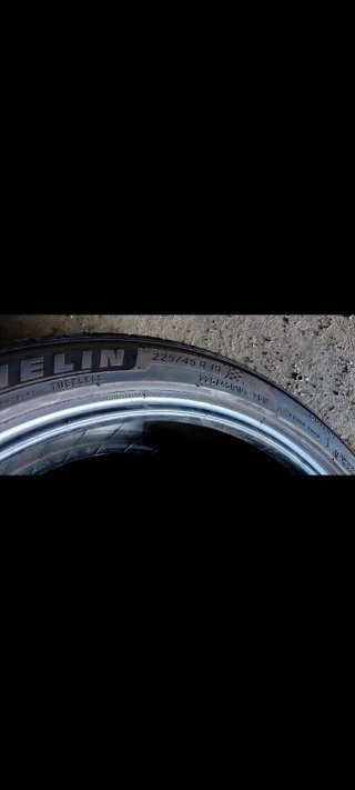 225/45 R19 96W