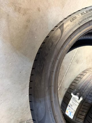 Pirelli P Zero PZ4 285/40R19 107Y Neumático