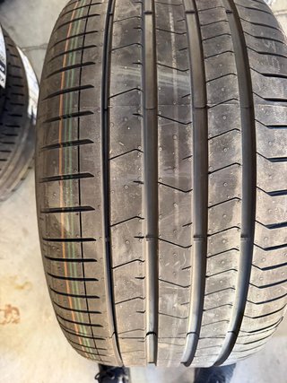 Pirelli P Zero PZ4 285/40R19 107Y Neumático