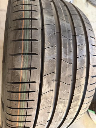 Pirelli P Zero PZ4 285/40R19 107Y Neumático