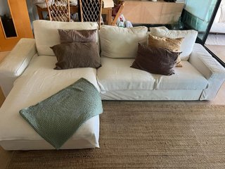 Sofá Chaislongue Kivik Ikea
