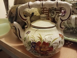 Tetera cerámica antigua decorada