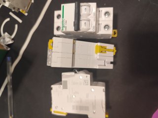 3 Interruptores Automáticos Schneider C63A