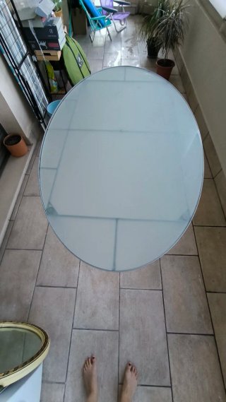 Mesa de terraza redonda de cristal y metal