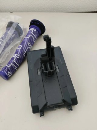 Batteria e filtri di ricambio per Dyson V8