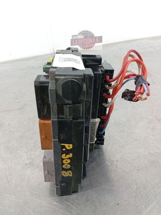 CAJA RELES / FUSIBLES Peugeot 3008 (05.2009->)