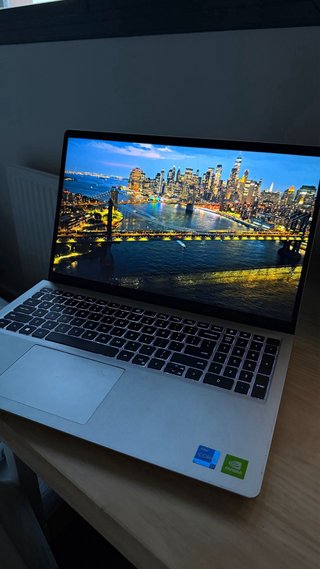 Dell Inspiron 3520 i7 16GB RAM 512GB SSD Táctil