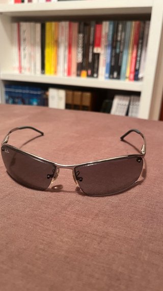 Gafas de sol Ray-Ban grises y plateadas