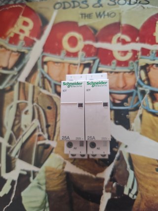 2 Contactores 25A  nc Schneider nuevos