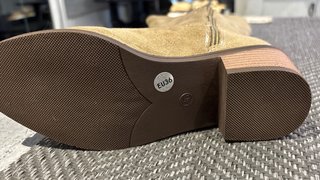 Botas camperas beige con bordado