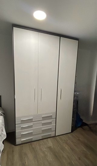 Armario habitación en perfecto estado