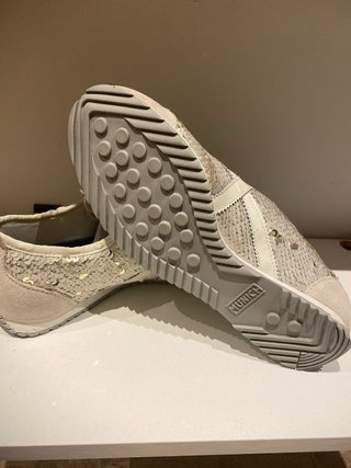 Zapatillas Munich Beige y Plateadas con Lentejuela