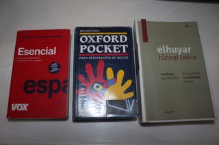 diccionarios escolares a 4 € cada uno