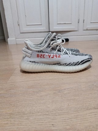 Adidas Yeezy 350 V2 Zebra