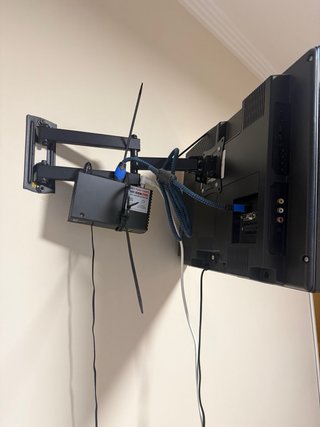 Televisor OKI 24'' con soporte pared y TDT