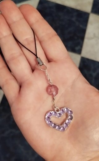 Colgante / Strap Y2K con corazón de strass lila