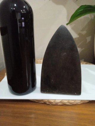 Antigua plancha labrada de hierro fundido