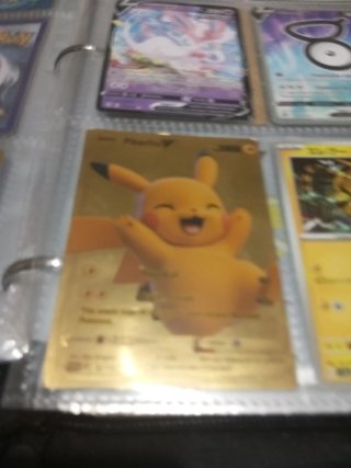 Carta Pokémon Pikachu V Dorada