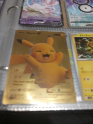 Carta Pokémon Pikachu V Dorada
