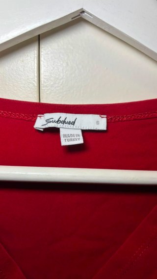 Top Rojo Subdued Escote V Talla S
