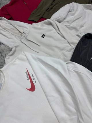 Lote Ropa Nike: Sudaderas y Chaquetas Grado A 80%