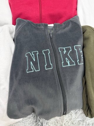 Lote Ropa Nike: Sudaderas y Chaquetas Grado A 80%