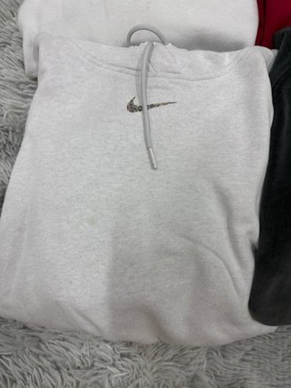 Lote Ropa Nike: Sudaderas y Chaquetas Grado A 80%