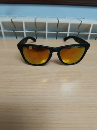 Gafas de sol Polaroid negras y naranjas